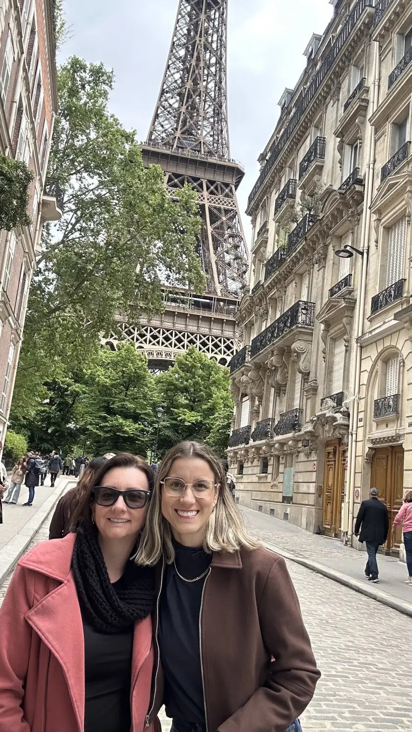 Fran e Lidi, o Casal do Ads, em Paris